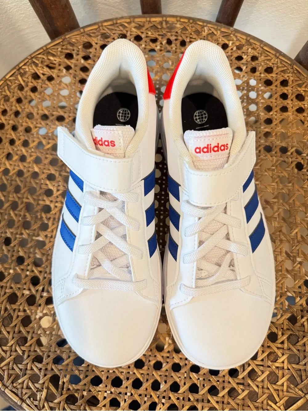 NWOB Adidas Grand Court 2.0 White Blue Red Gender Neutral Youth 2.5